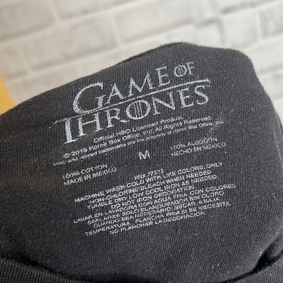 Game Of Thrones “I Drink & I Know Things” Tshirt Shirt Top Size Medium - Picture 5 of 5